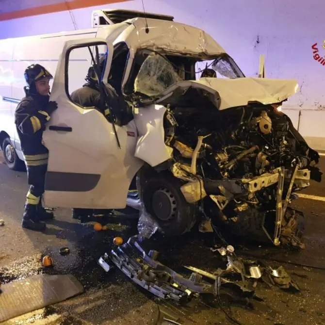 Borgia: incidente in galleria, nessun ferito grave