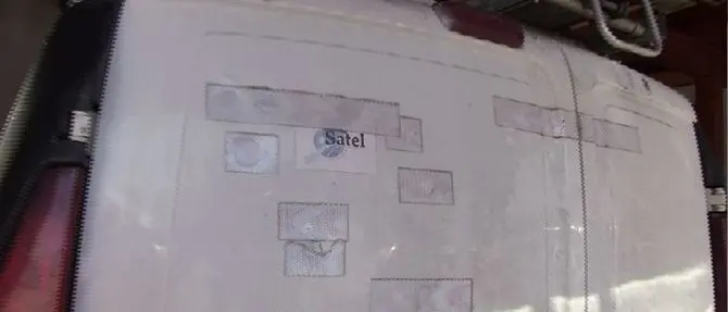 Buchi da proiettili tappati con lo scotch, simbolo di una Calabria a pezzi (VIDEO)