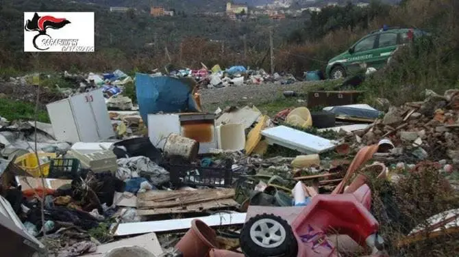 Magisano, rifiuti urbani e speciali in un terreno dell’Asp di Catanzaro