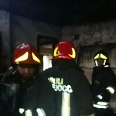 Tragedia a Chiaravalle, anziana muore nell'incendio della sua abitazione