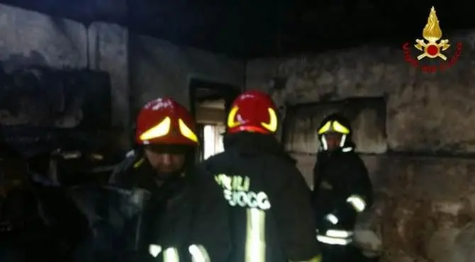 Tragedia a Chiaravalle, anziana muore nell'incendio della sua abitazione