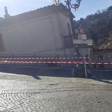 Frana nel centro storico di Oriolo, vertice alla Cittadella regionale (VIDEO)
