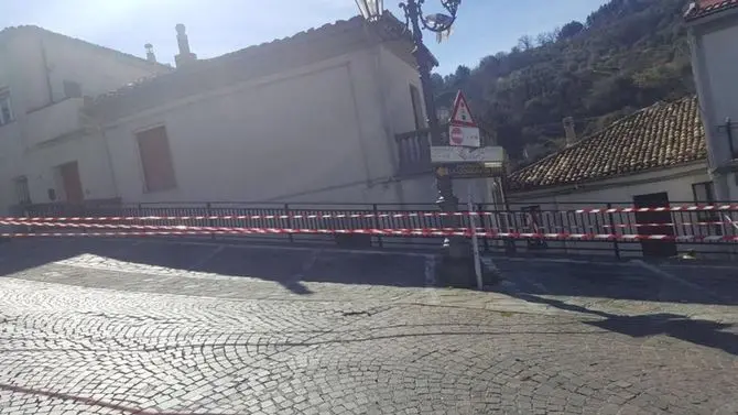 Frana nel centro storico di Oriolo, vertice alla Cittadella regionale (VIDEO)