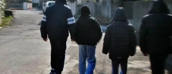 Aule allagate, uova e scritte offensive. Lezioni sospese al Classico di Locri