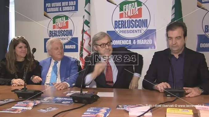 Sgarbi a Cosenza con siparietto trash (VIDEO)