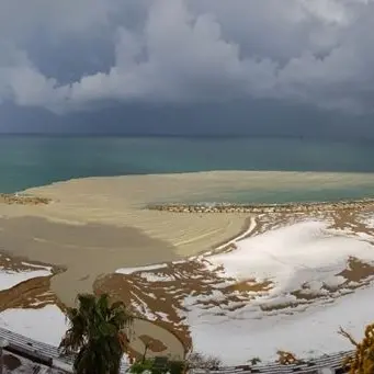 Crotone imbiancata da una forte grandinata