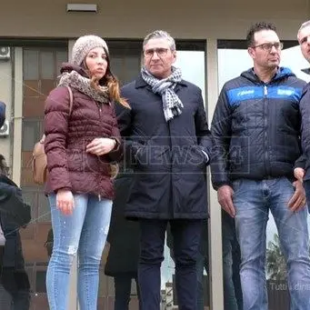 Lamezia, ragazzi disabili lasciati fuori dai locali in cui si allenavano. Il Comune: «Non sapevamo nulla» (VIDEO)