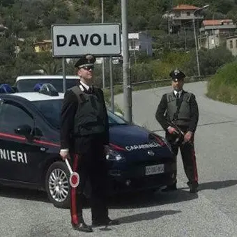 Davoli, tenta di aggredire l’ex moglie incinta: arrestato