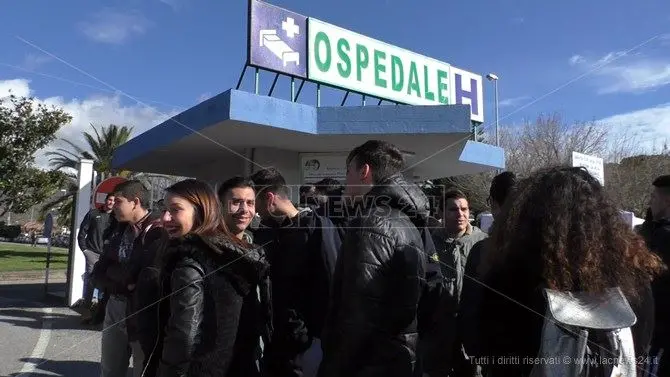 Lamezia, la manifestazione in difesa dell'ospedale è un flop (VIDEO)