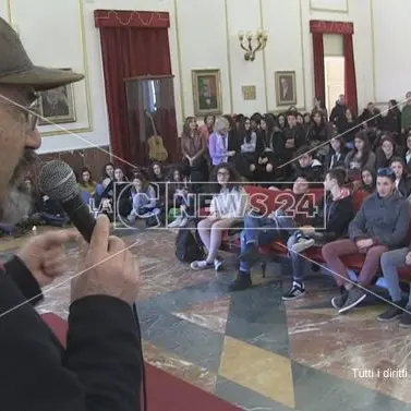 Il monito di Pino Aprile: «La politica ha dimenticato il Mezzogiorno» (VIDEO)