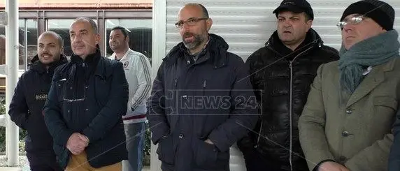 Lamezia, tassisti sul piede di guerra: «Vengono da fuori a rubarci il lavoro»