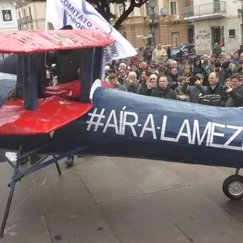 Crotone scende nuovamente in piazza per l'aeroporto