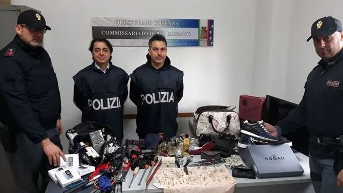 Rossano, rubavano nelle case e spacciavano droga: arrestati