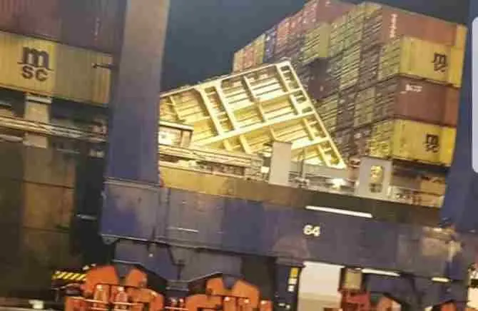 Cade container su una nave nel porto di Gioia Tauro, sfiorata la tragedia