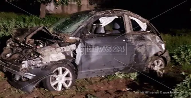 Abbandona l'auto dopo l'incidente: lo danno per disperso ma è a casa