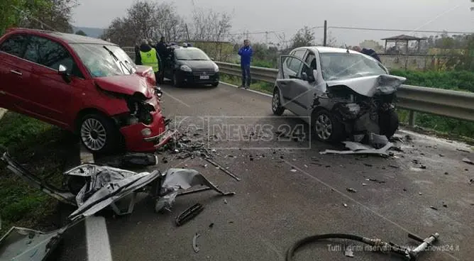 Scontro frontale a Curinga, un ferito grave