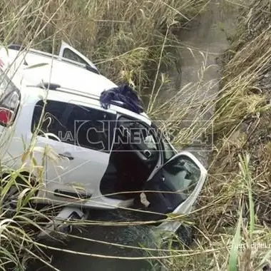 Auto cade in un fossato a Palazzo, due feriti