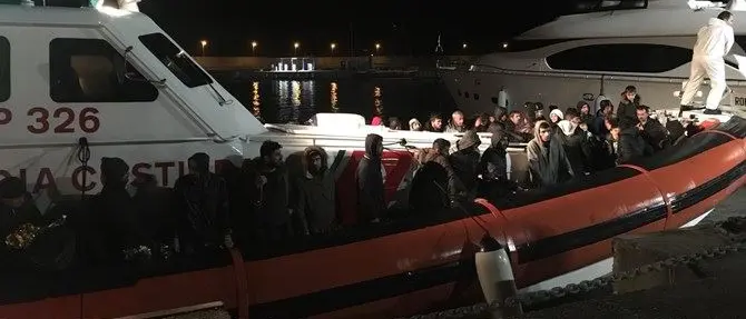 Ottanta migranti sono sbarcati a Roccella Jonica (VIDEO)
