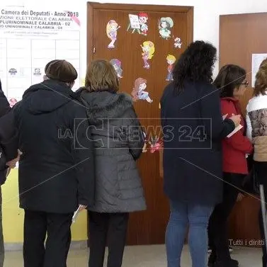 Lamezia, a Capizzaglie votano prima le donne