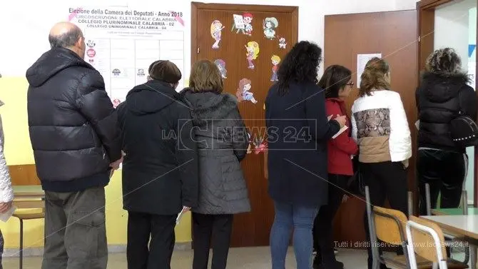 Lamezia, a Capizzaglie votano prima le donne