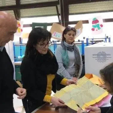 Reggio Calabria, Minniti al seggio per votare