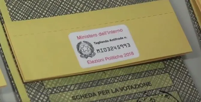 Elezioni, il paradosso del tagliando antifrode: schede abbandonate nei seggi per non aspettare (VIDEO)