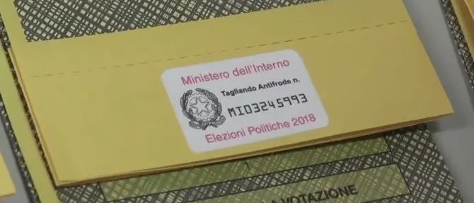 Elezioni, il paradosso del tagliando antifrode: schede abbandonate nei seggi per non aspettare (VIDEO)