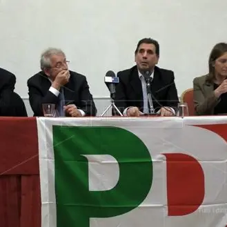 Crisi Pd: Magorno lega il suo destino a Renzi, ma il partito rischia di scomparire alla vigilia delle regionali