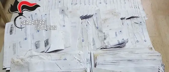 “Non avevano voglia di lavorare” e gettavano la posta per strada: tre denunce a Joppolo