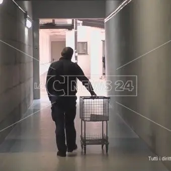 Catanzaro, addetti alle pulizie in corsia: il 23 marzo incontro sindacale