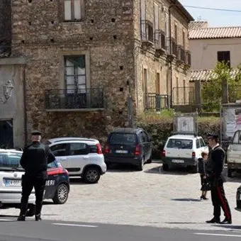 Simeri, sorpreso a rubare gasolio tra i bus delle FdC: arrestato