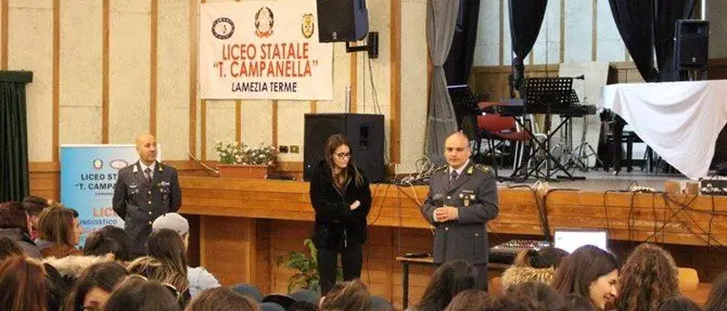 Lamezia, a scuola di legalità economica con la Guardia di Finanza