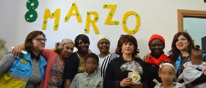 Crotone, il Prefetto Di Stani al Cara per la festa delle donne