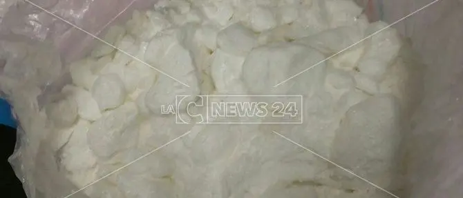 Catanzaro, in macchina con cento grammi di cocaina: due arresti