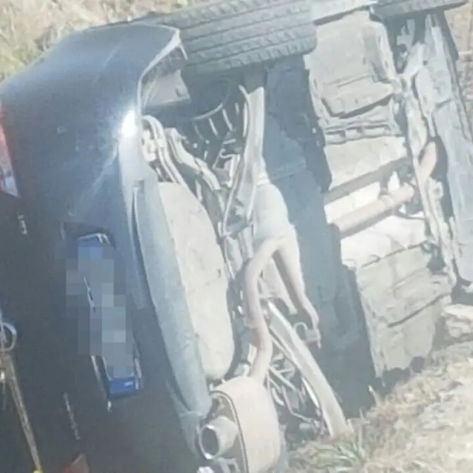 Botricello, perde il controllo dell'auto che si ribalta: ferito