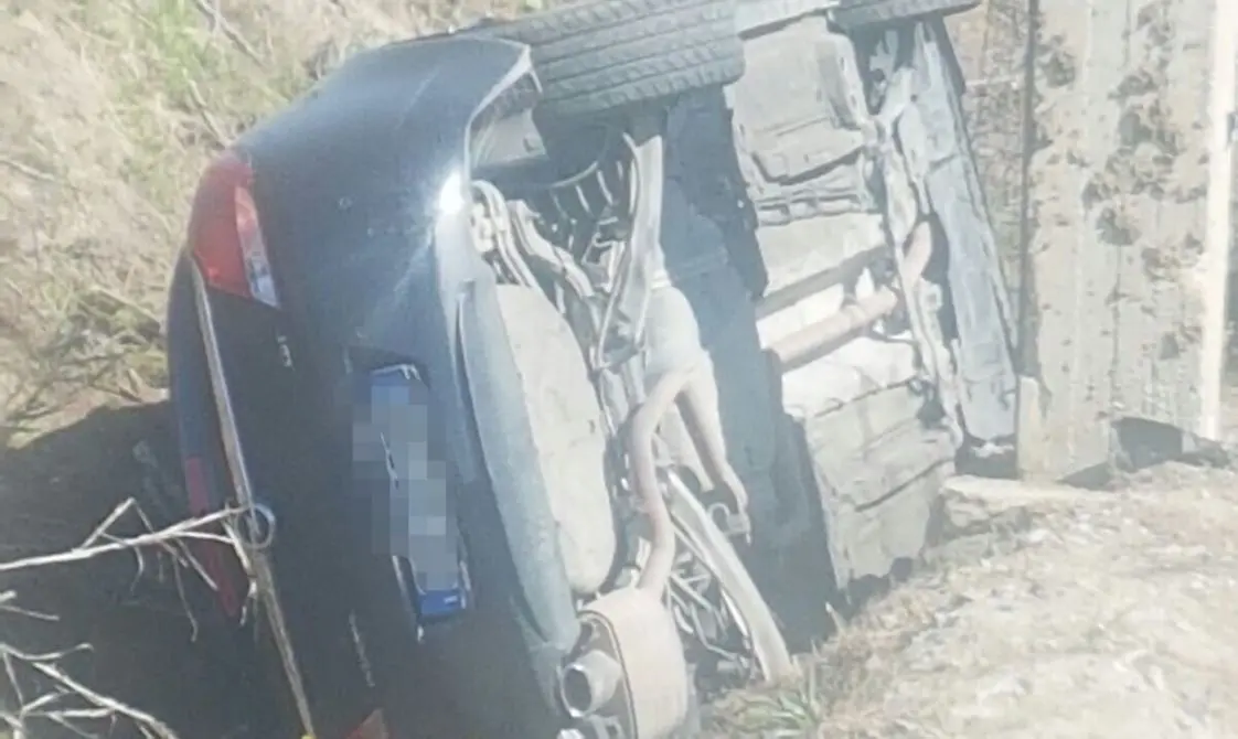 Botricello, perde il controllo dell'auto che si ribalta: ferito