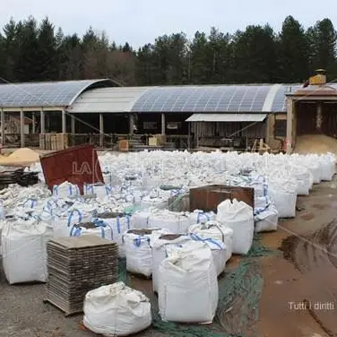 Stoccaggio illegale di rifiuti speciali per 600 tonnellate, sequestro a Serra (FOTO)