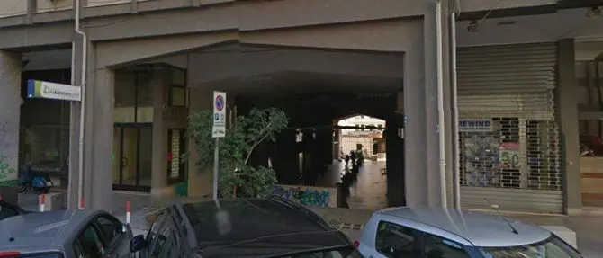 Catanzaro, atti vandalici in galleria Mancuso: 4 ragazzi nei video di sorveglianza
