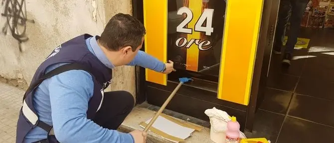 Cosenza, siringa abbandonata nel distributore di sigarette (VIDEO)