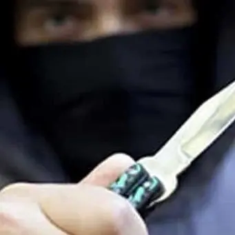Cosenza, rapina la gioielleria armato di coltello e fugge con il bottino