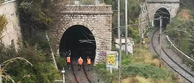 Orrico e Misiti (M5S): «Ripristinare l'agibilità della galleria di Santomarco»