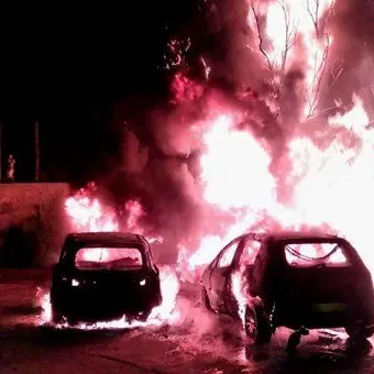 Notte di fuoco a Catanzaro, auto divorate dalle fiamme