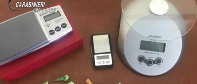 Droga nei croccantini per cani, arrestato titolare di una sala giochi