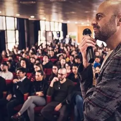 Da Striscia all’Unical, Luca Abete incontra gli studenti: «Accettate le sfide» (VIDEO)