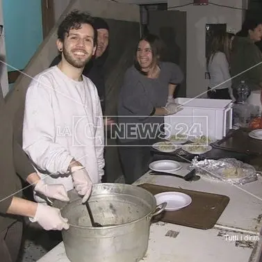 La solidarietà di “FierainMensa” riscalda le serate cosentine (VIDEO)