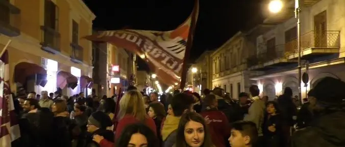 Locri, ritorno trionfale da Amantea: la città festeggia la serie D (VIDEO)