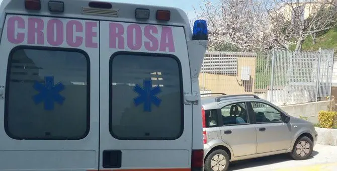 Catanzaro, Pugliese: protesta per aree disabili occupate da ambulanze e viene aggredito