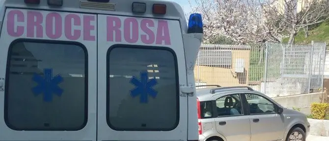 Catanzaro, Pugliese: protesta per aree disabili occupate da ambulanze e viene aggredito