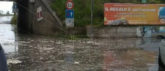 Inondazione a Nocera Terinese, il mare raggiunge il centro abitato (VIDEO)