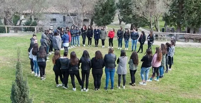 Niente selfie né WhatsApp, in gita senza smartphone: esperimento riuscito a Locri (VIDEO)